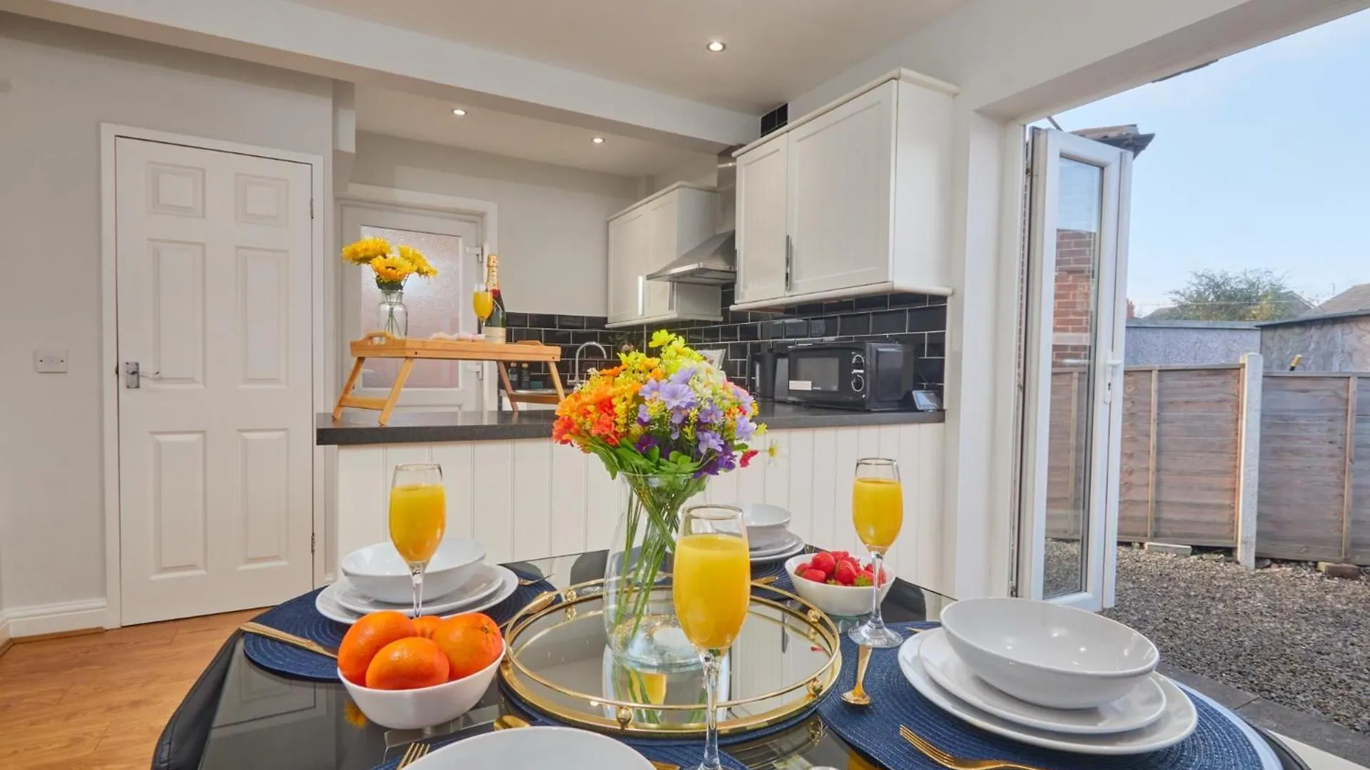New! 5 Beds House - Work & Family - Long Stay Offers & Free Parking ليدز