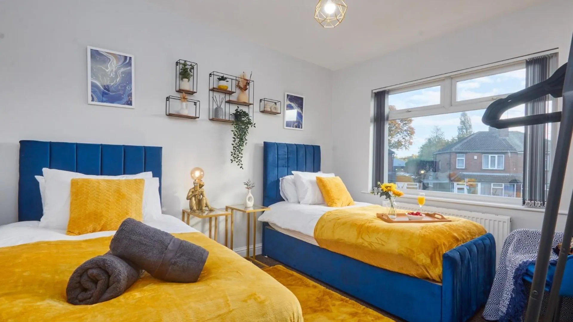 New! 5 Beds House - Work & Family - Long Stay Offers & Free Parking ليدز 0*,