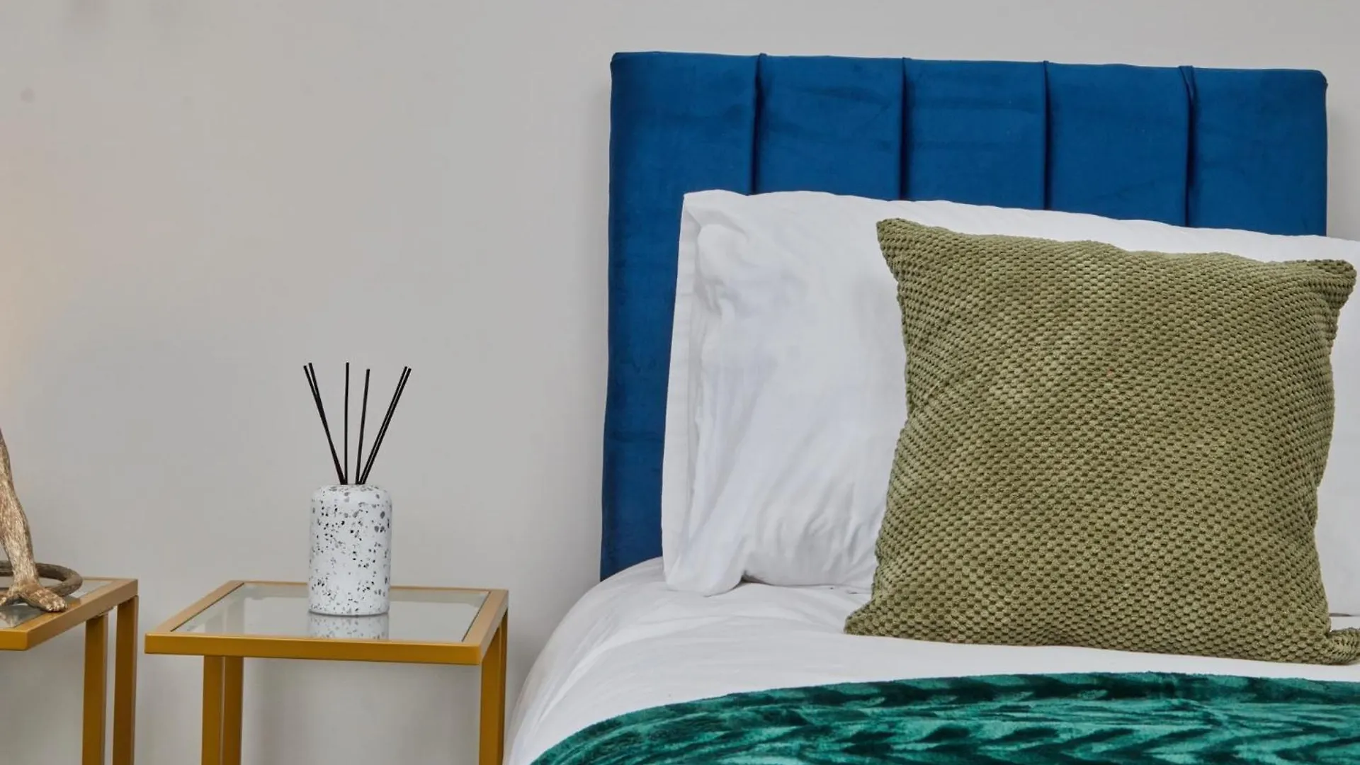 New! 5 Beds House - Work & Family - Long Stay Offers & Free Parking ليدز 0*,